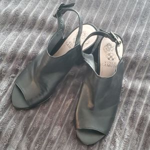Like new Vince Camuto peep toe sling back heel
